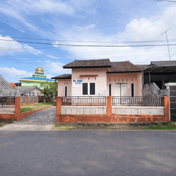 Tampak depan Rumah Bumi Air Raja Tanjungpinang